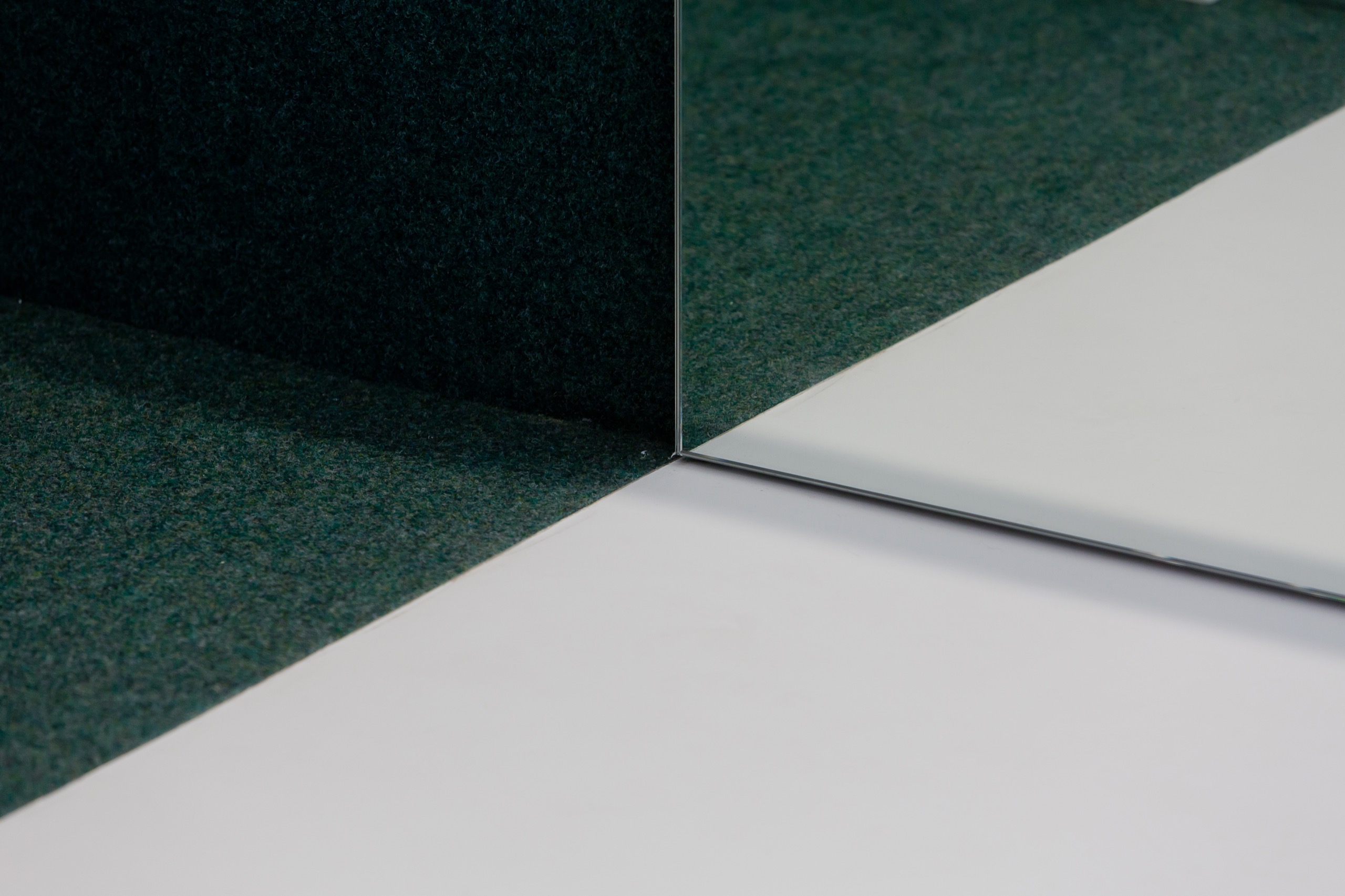 omega-pharma-5am-detail spiegel en groene bekleding