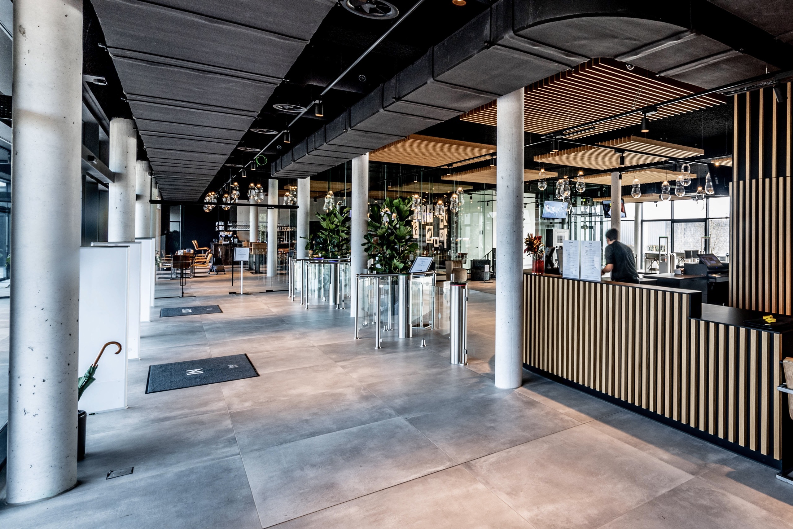 waer-waters-hotel-inkom hotel met zicht op het restaurant